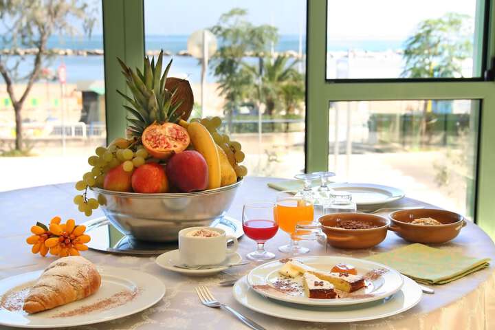 Breakfast/Coffee Service 102 of 121