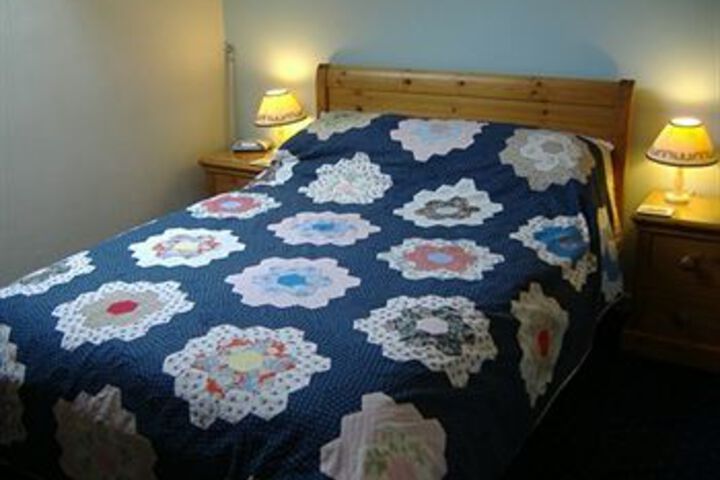 Room 6 of 8