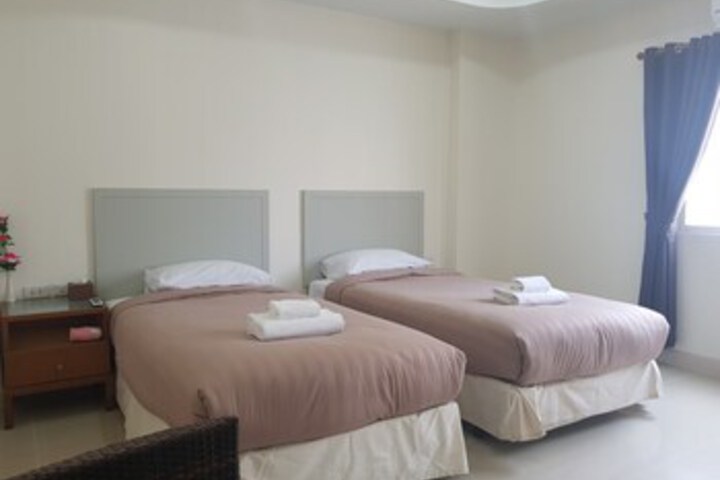 Room 8 of 27