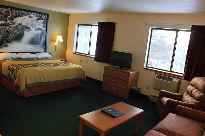 1 King Bed (8 of 8)