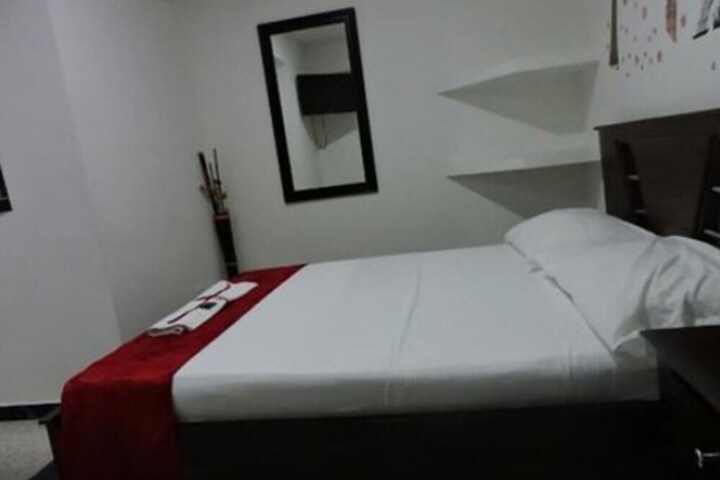 Room 5 of 13