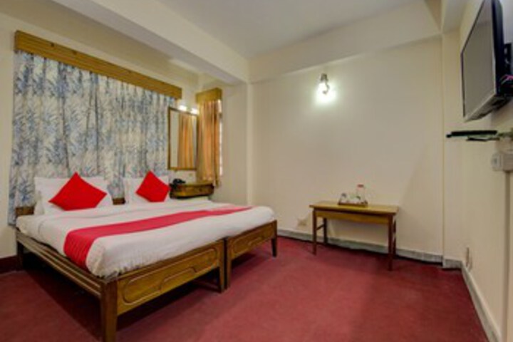 Room 13 of 18