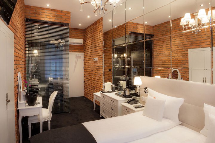 Lounge 100 of 112