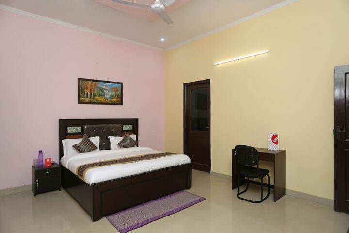 Room 10 of 14