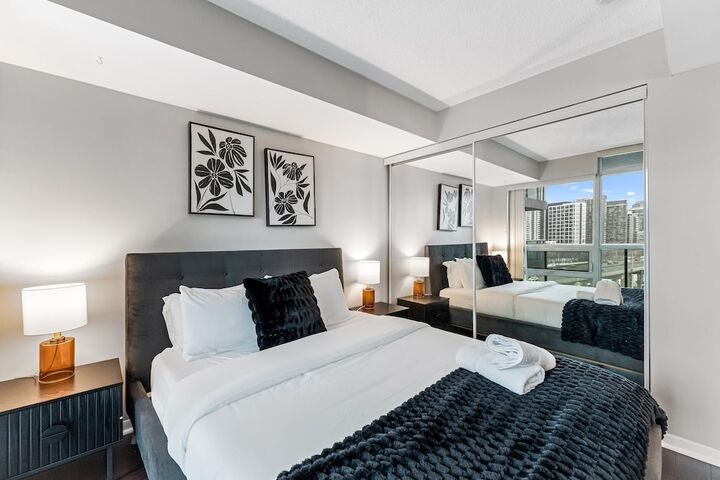 Room 2 of 77