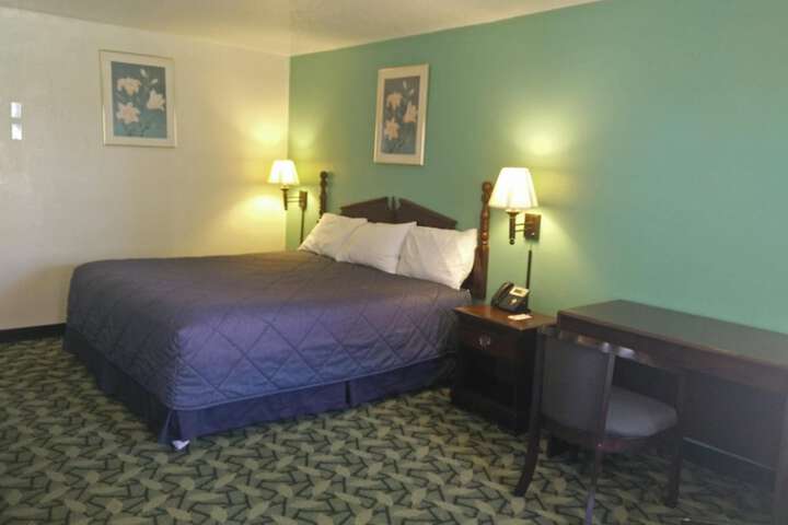 Room 8 of 35