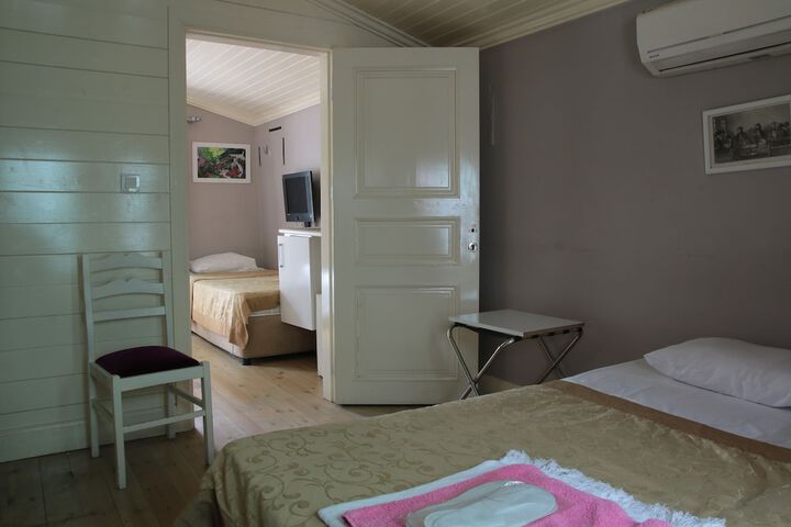 Room 5 of 33