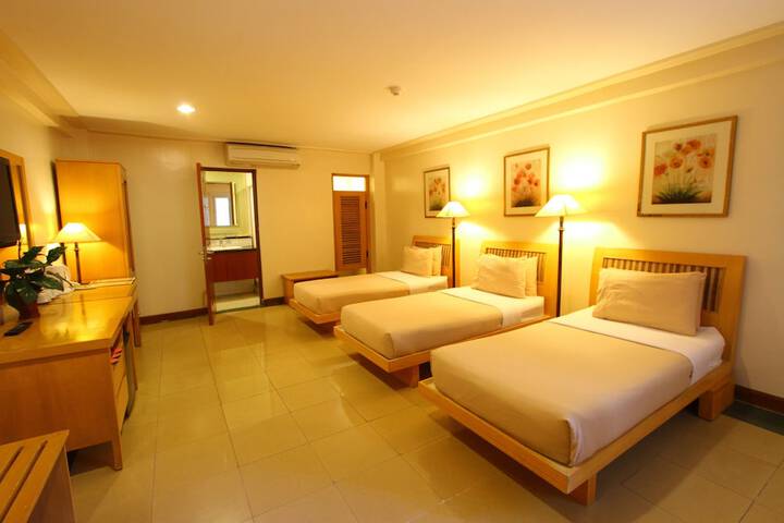 Room 9 of 29