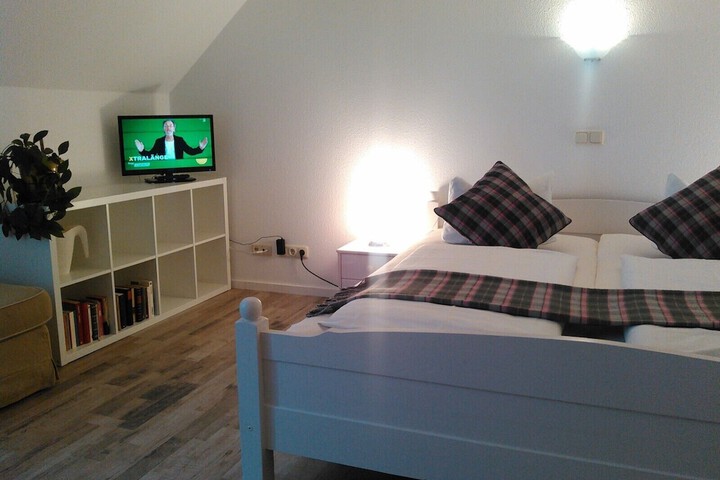 Room 3 of 35