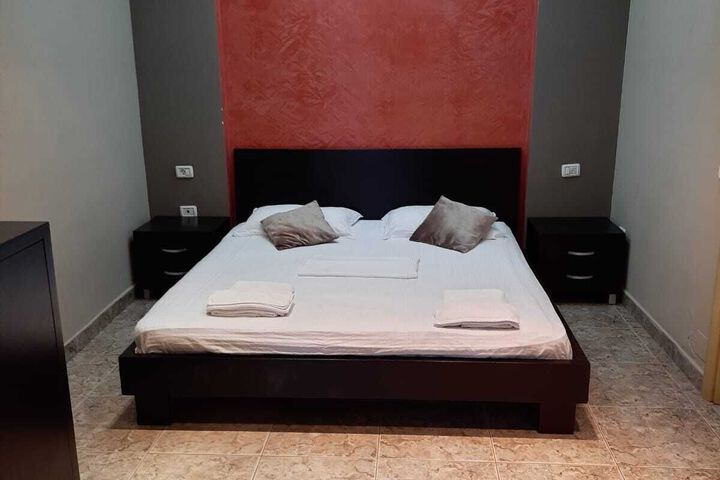 Room 7 of 11