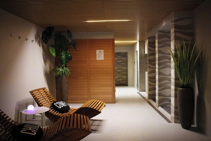 Room 42 of 77