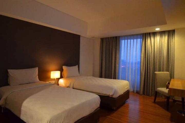Room 8 of 32