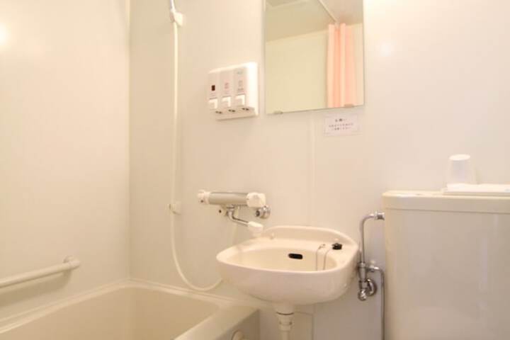 Room 8 of 15