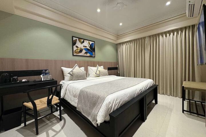 Room 14 of 19