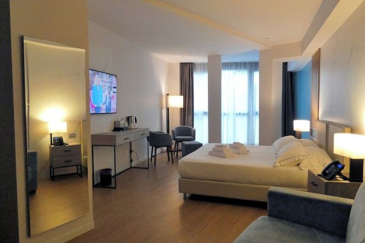 Room 12 of 20