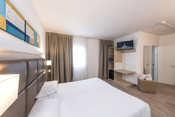 Room 5 of 52