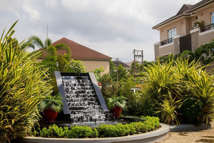 Hotel Exterior 53 of 54