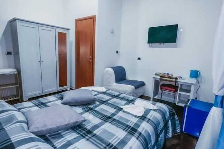 Room 6 of 61