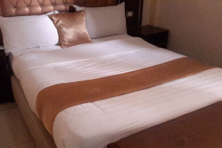 Room 6 of 28