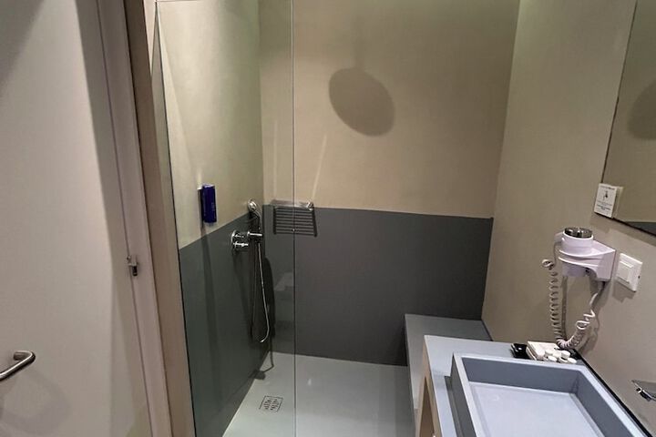 Room 150 of 283