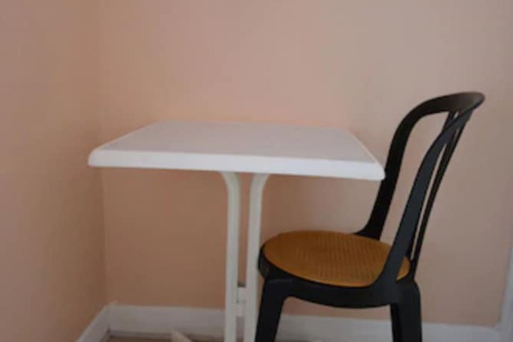 Room 4 of 20