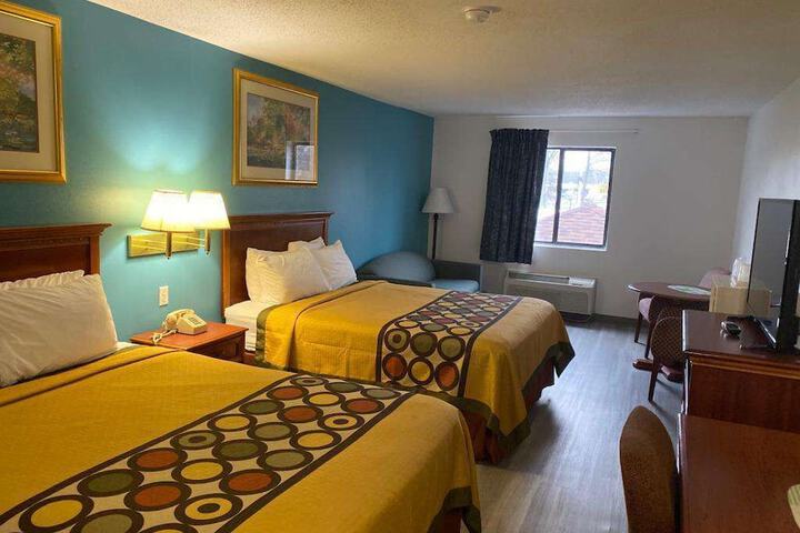 1 Queen Bed (3 of 22)