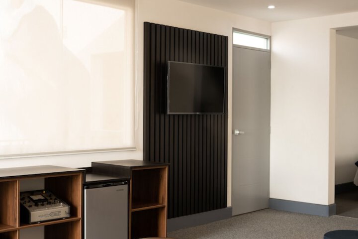 Room 32 of 106