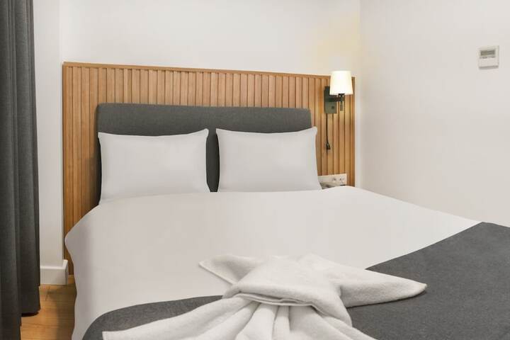 Room 6 of 70