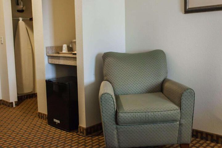 1 King Bed Mobility Accessible (8 of 18)