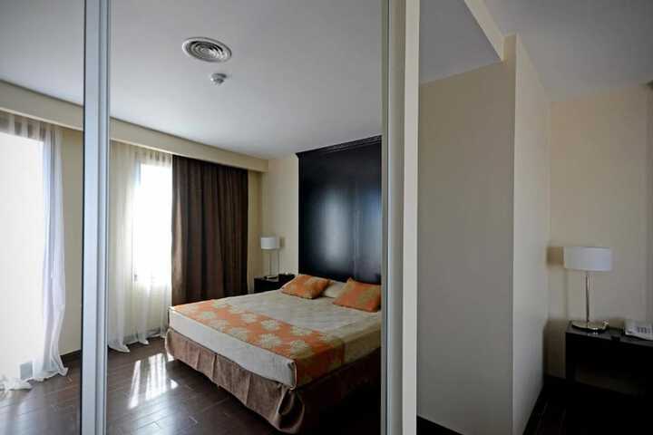 Room 4 of 41