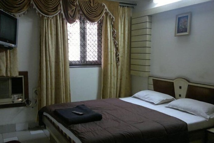 Room 9 of 24