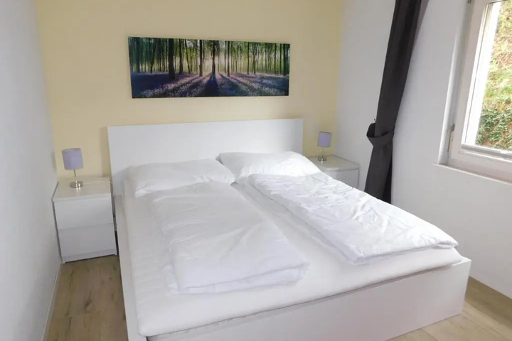 Room 4 of 10