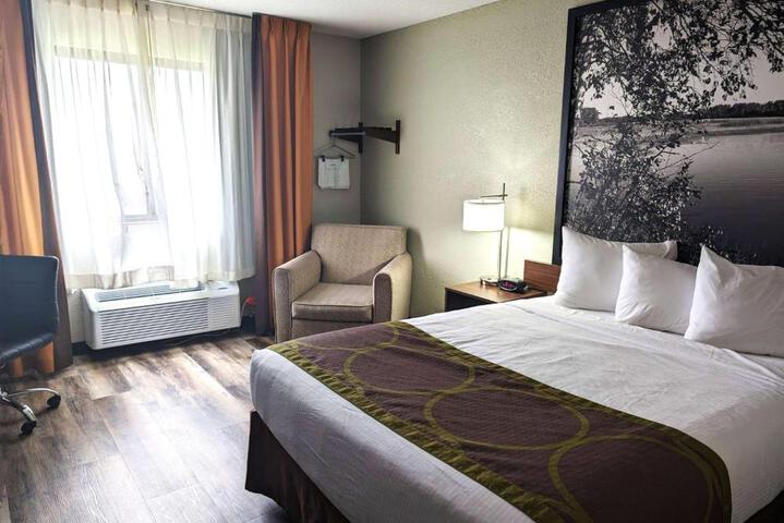 1 Queen Bed (1 of 17)