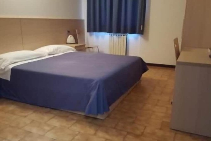 Room 15 of 42