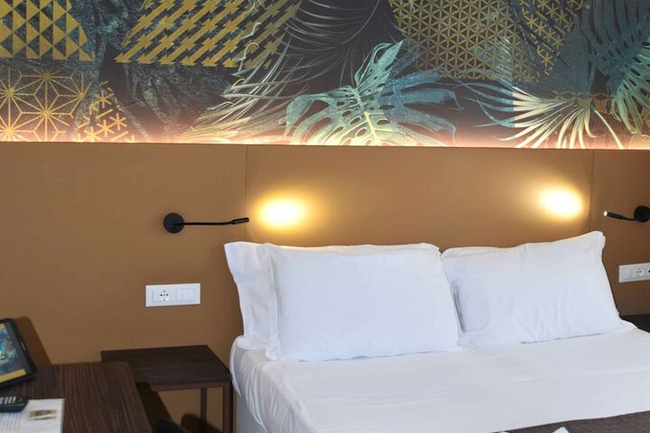 Room 20 of 33