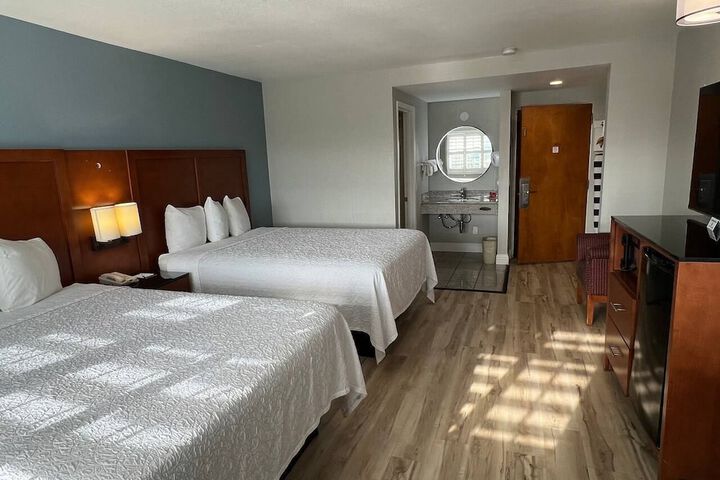 Room 6 of 65
