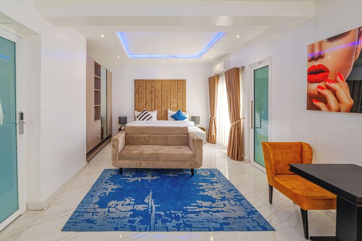 Room 14 of 68