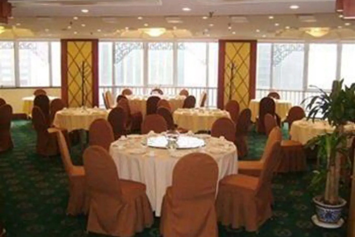 Dining 8 of 8
