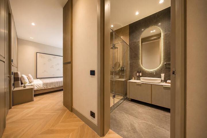 Room 95 of 140