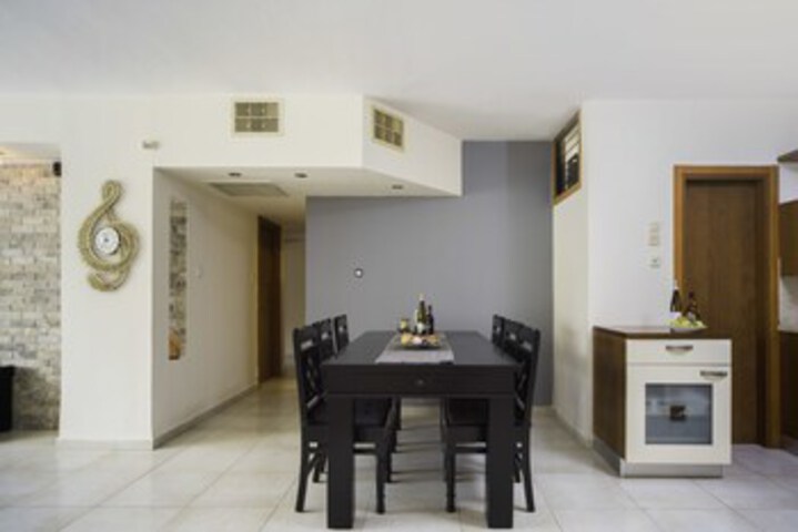 Room 10 of 20