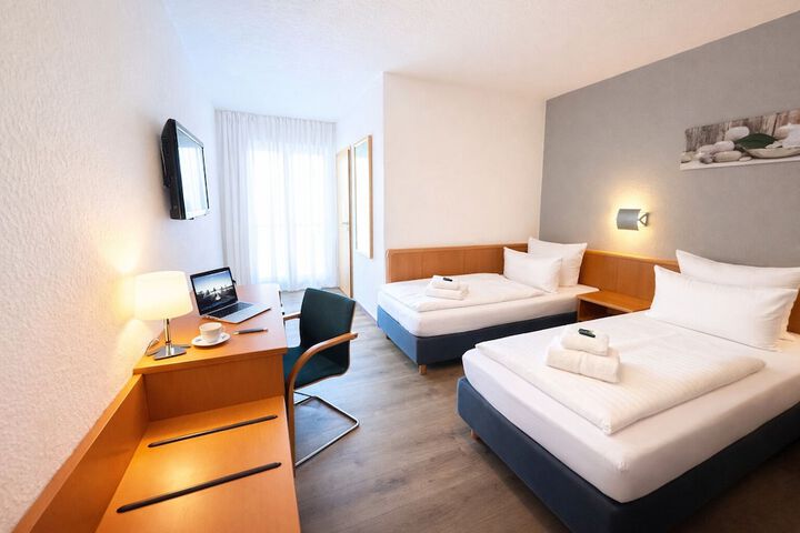 Room 33 of 90