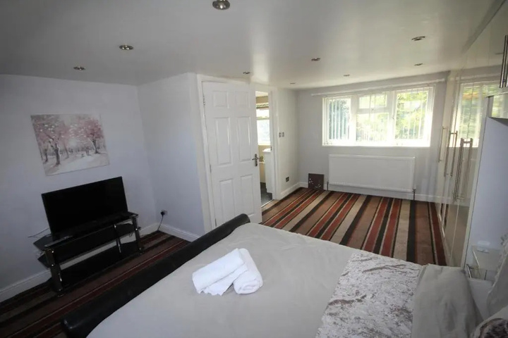 Room 4 of 20