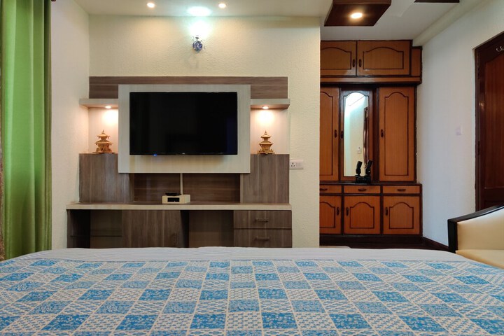 Room 13 of 32