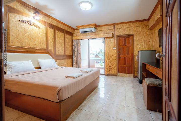Room 10 of 29