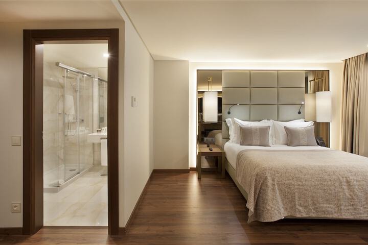 Room 15 of 42