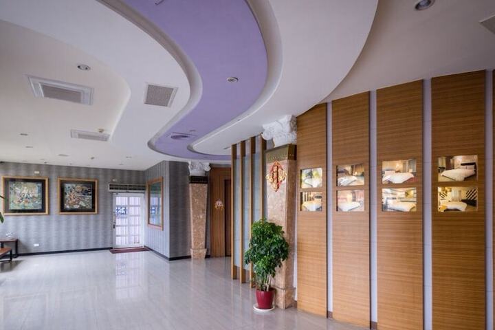 Golden Phoenix Hotel