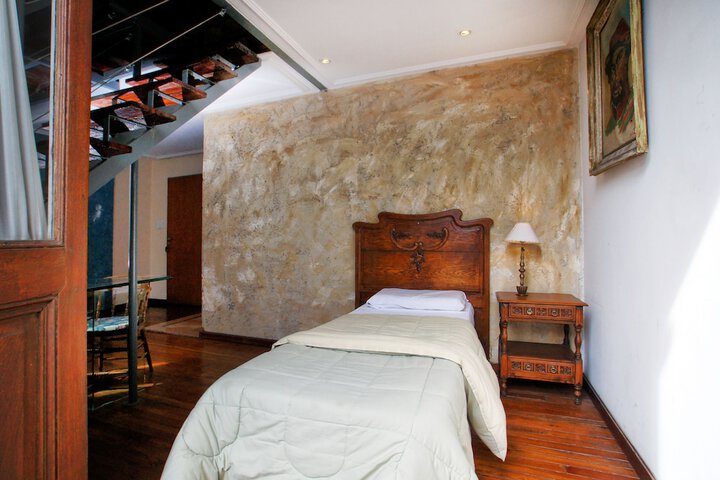 Room 13 of 28