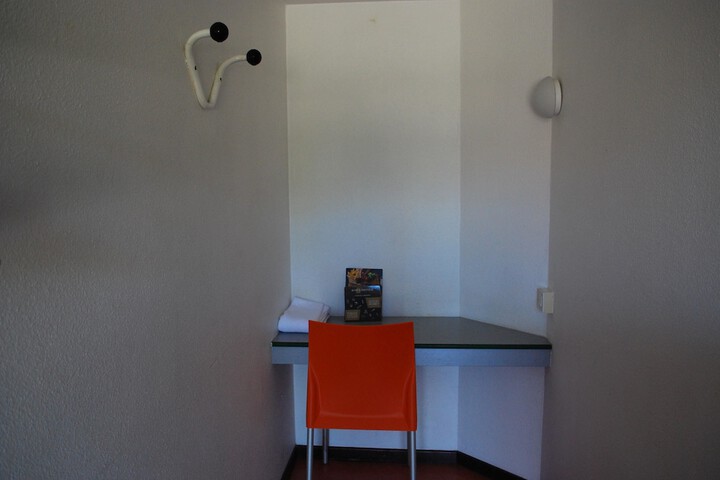 Room 13 of 36