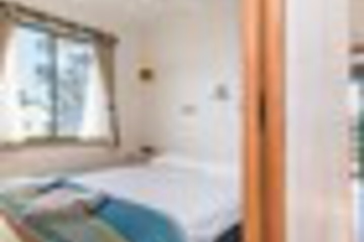 Room 17 of 36