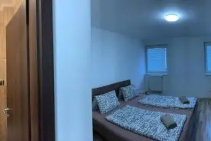 Room 5 of 11